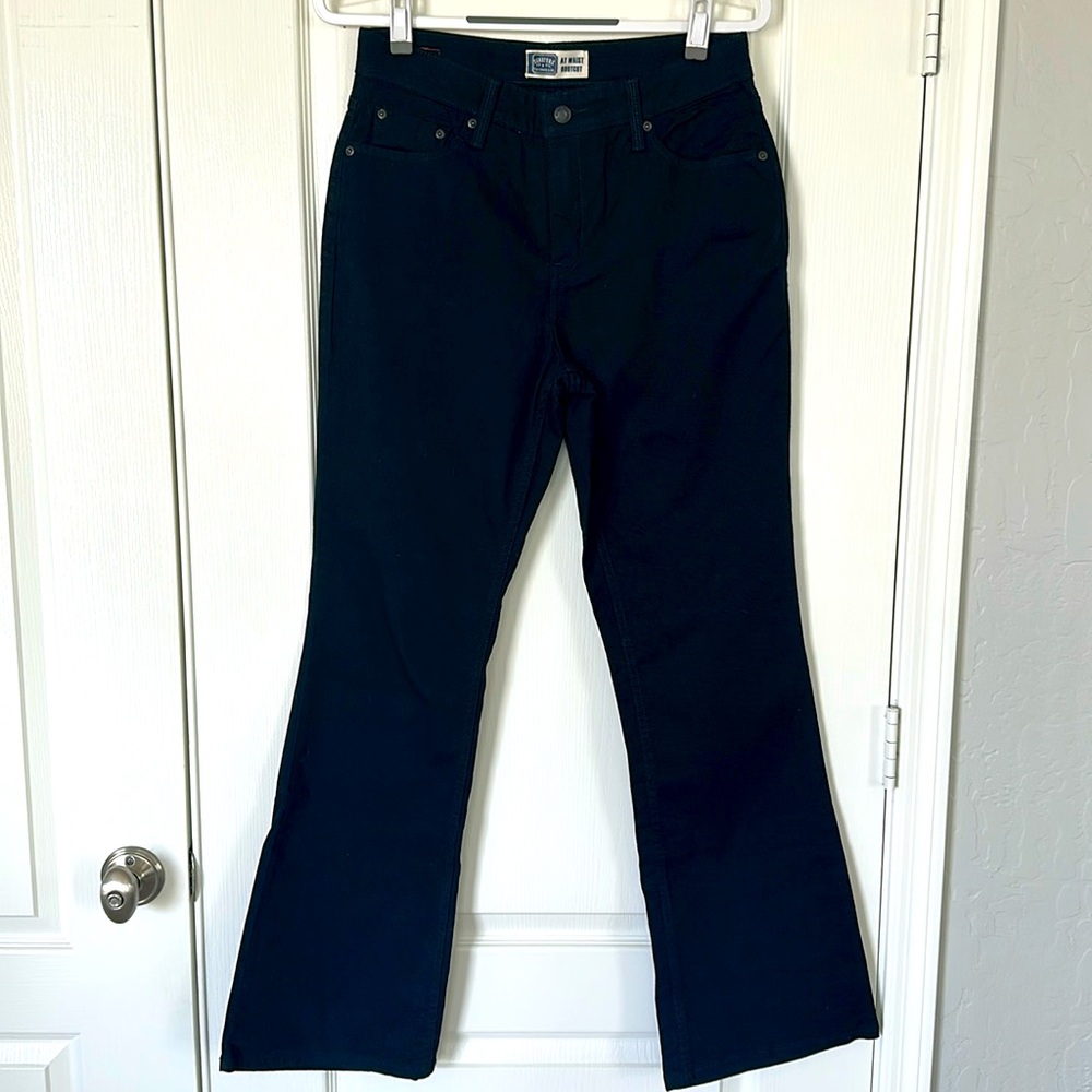 Black Levi’s women’s boot cut jeans. Size 10. NWOT. In perfect condition.